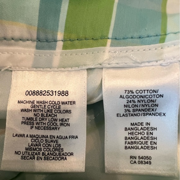 ANNE KLEIN BLUE GREEN AND WHITE BERMUDA SHORTS.  ZIPPER AND BUTTON FRONT CLOSURE - Picture 2 of 5